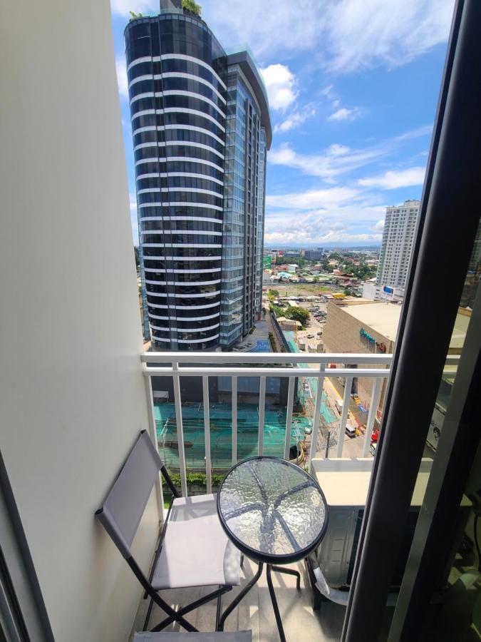 Inspiria Condo Free Airport Pickup For 3 Nights Stay Or More Davao Bagian luar foto