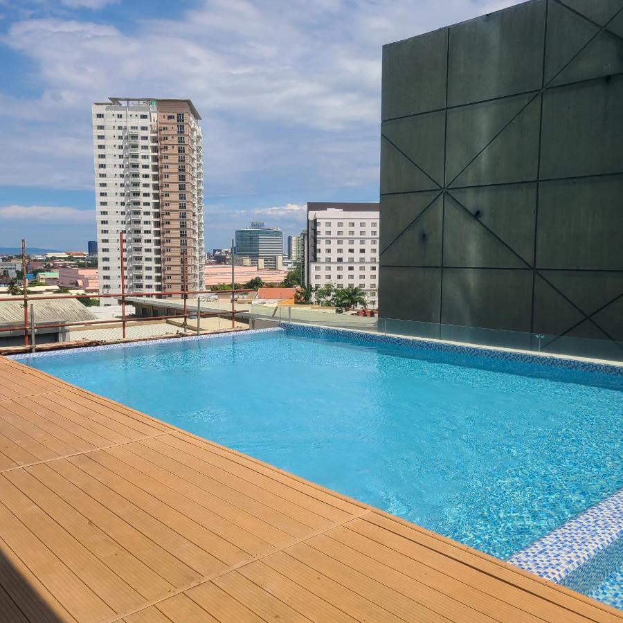 Inspiria Condo Free Airport Pickup For 3 Nights Stay Or More Davao Bagian luar foto