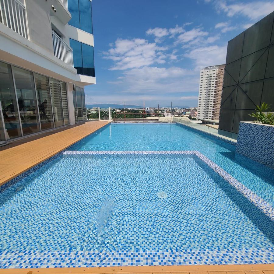 Inspiria Condo Free Airport Pickup For 3 Nights Stay Or More Davao Bagian luar foto